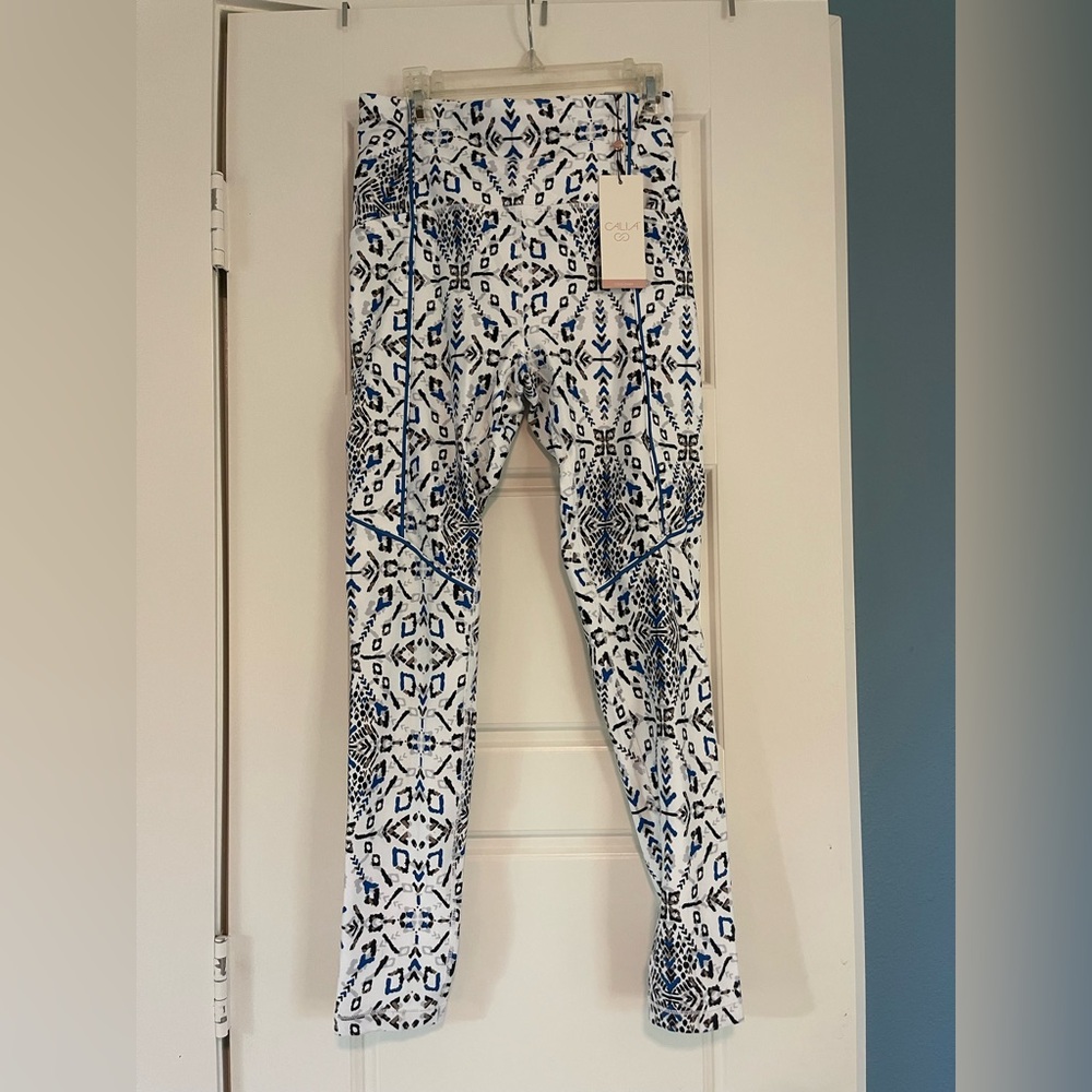 CALIA by Carrie Underwood Patterned Leggings in Blue and White